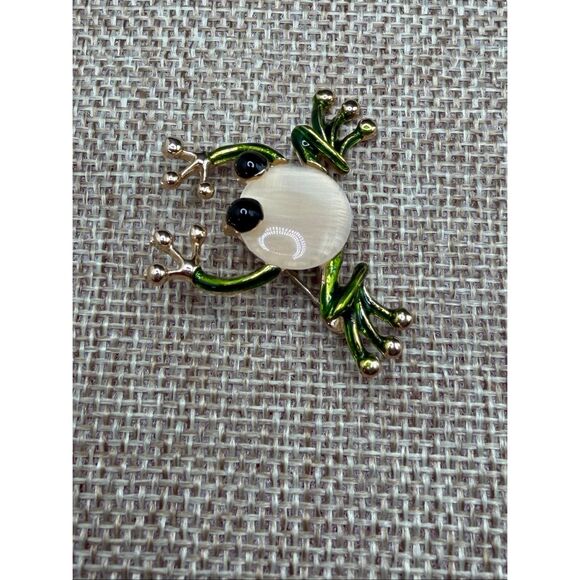 Lil' Green Froggy Brooch, Frog Pin, Jumping Frog - Picture 4 of 6